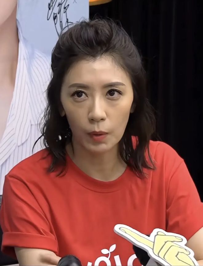 照曝光女人断崖式衰老引热议凯发首页登录50岁贾静雯近(图2)